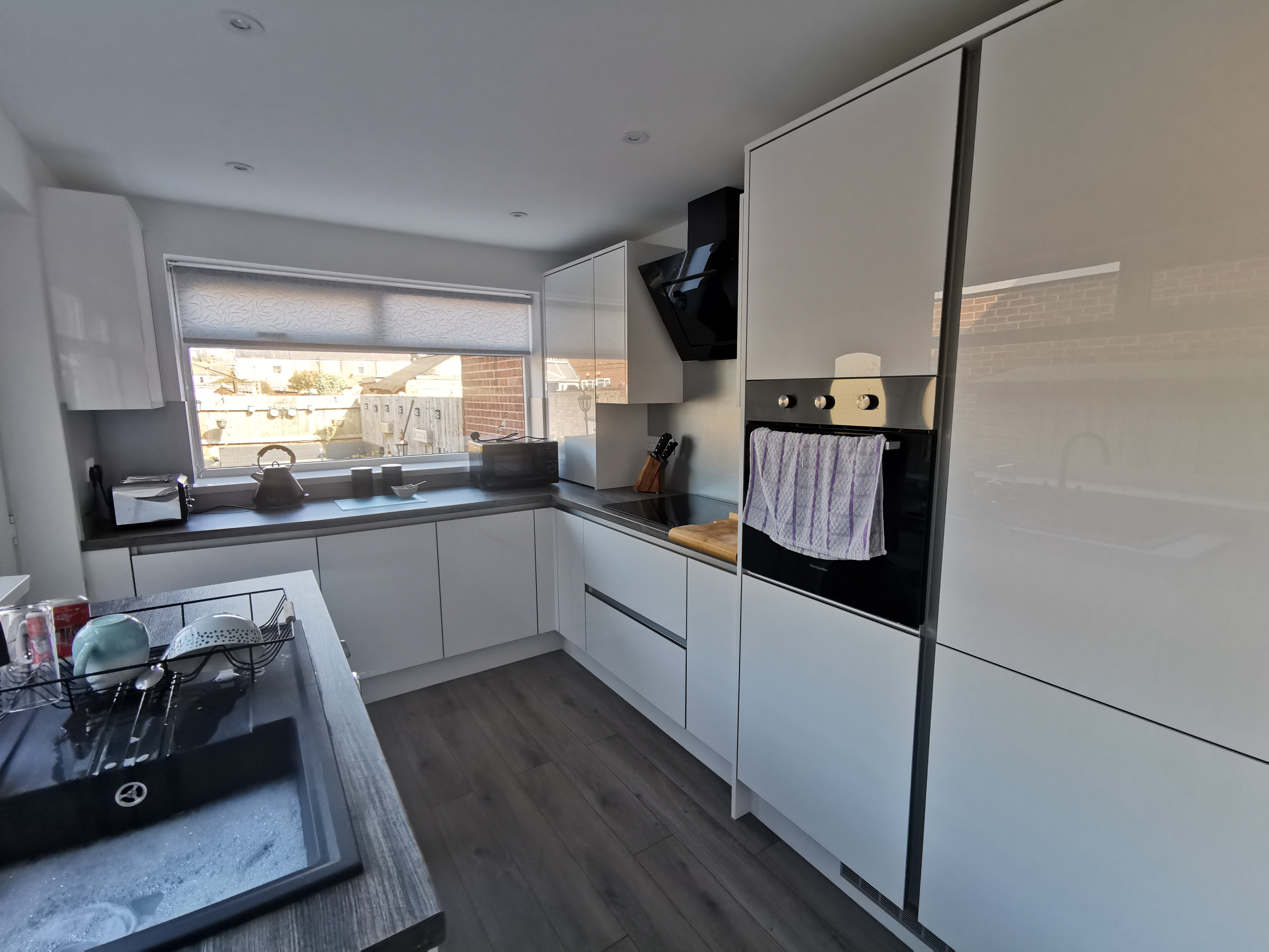 White Gloss L-Shape Kitchen